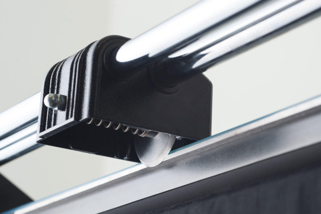 Self sharpening paper guillotine