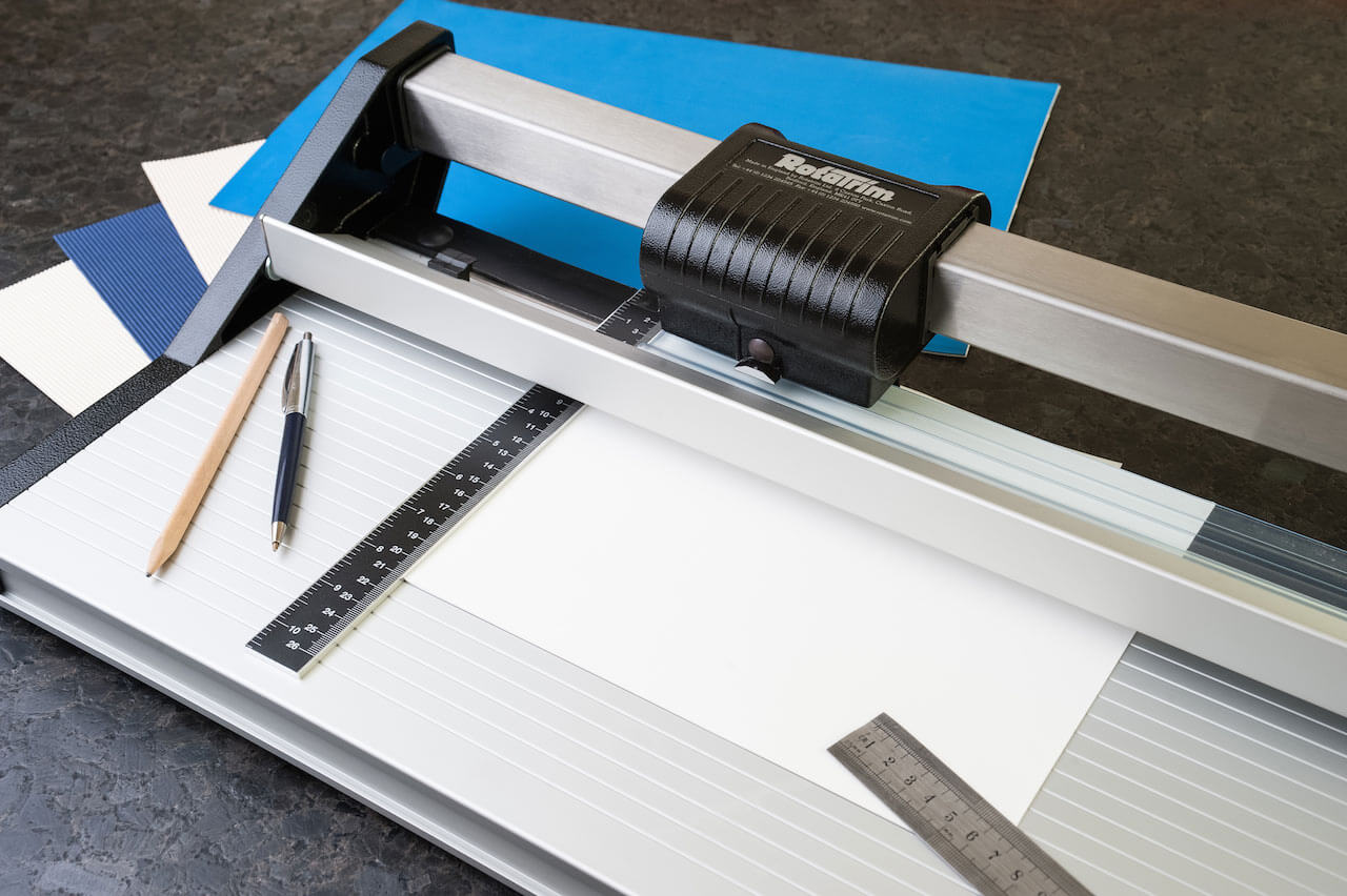 Side ruler paper cutter